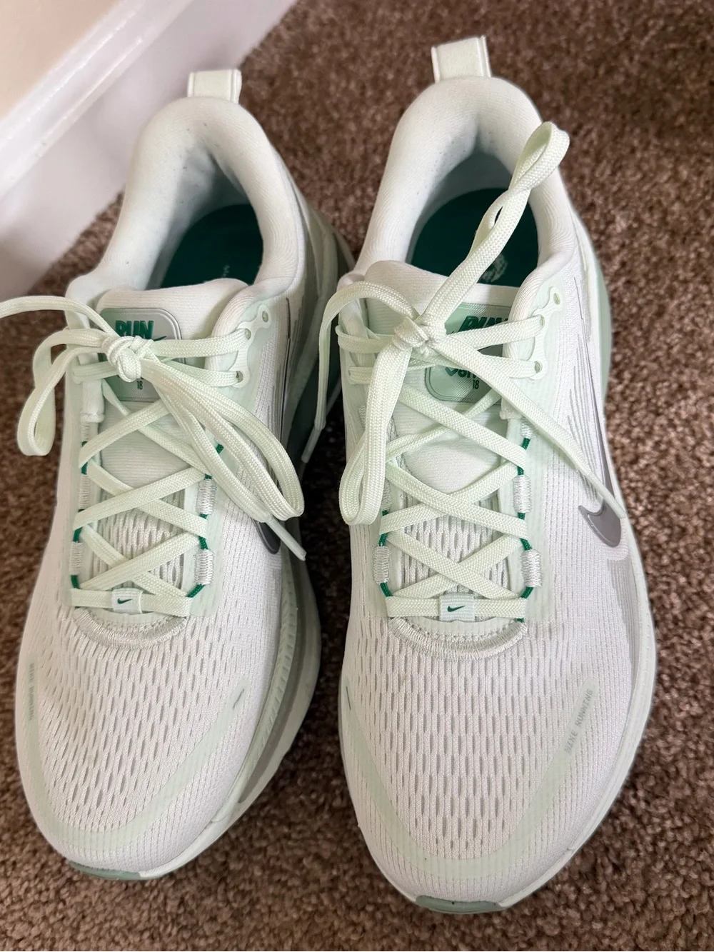 Nike Women’s Mint Green Athletic Running Shoes